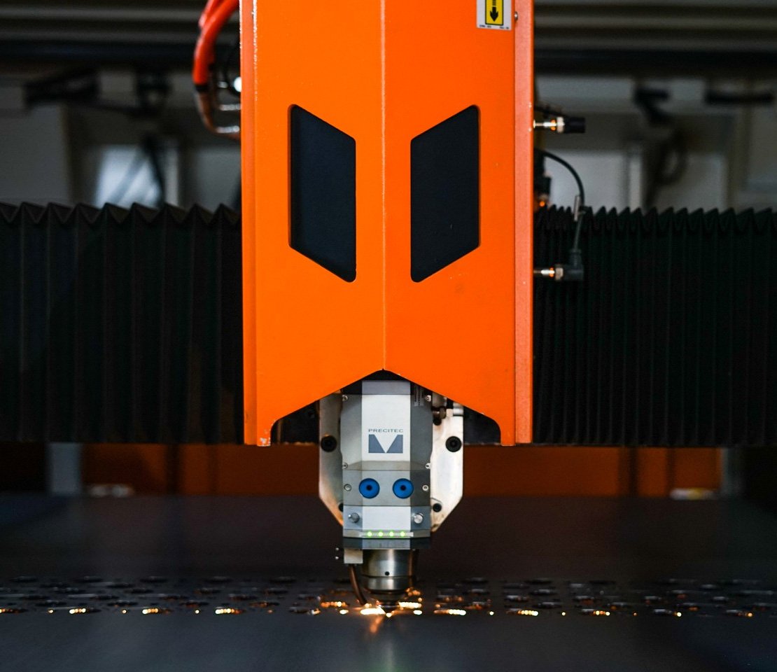 Lasersko rezanje: Preciznost koja oblikuje industriju i svakodnevni život
